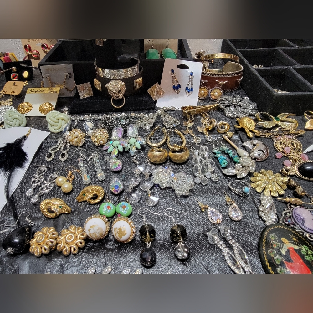 ESTATE COSTUME JEWELRY LOT- 1+ lbs Vintage to Now. NO JUNK - All Wearable - Picture 7 of 8